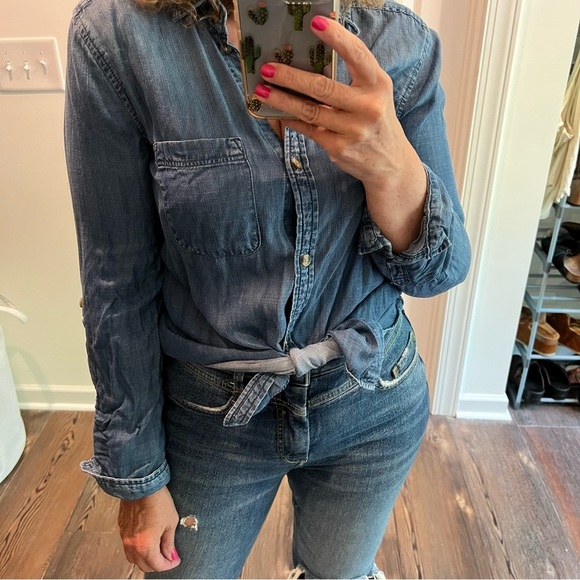 American Eagle Outfitters Tops - American Eagle outfitters boyfriend fit denim shirt button up size medium